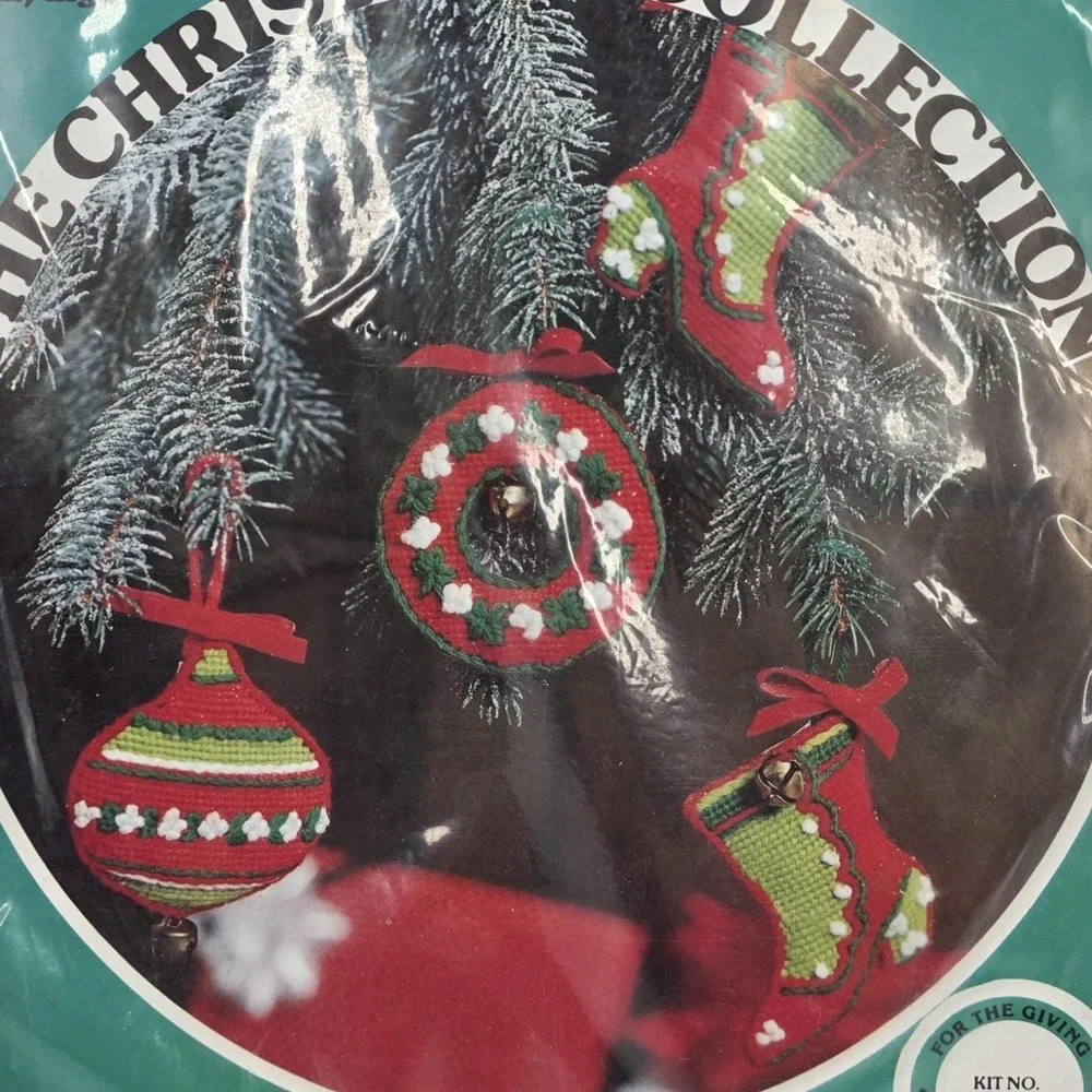 Paragon Needlecraft Christmas Cheer Ornament Kit 6310 Vintage 1978 Set of 4 Red